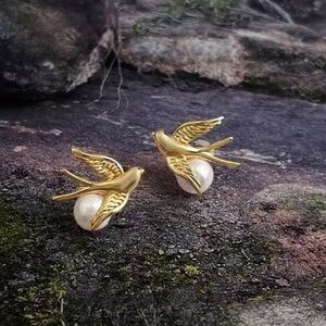 Charming Gold Bird Pearl Earrings